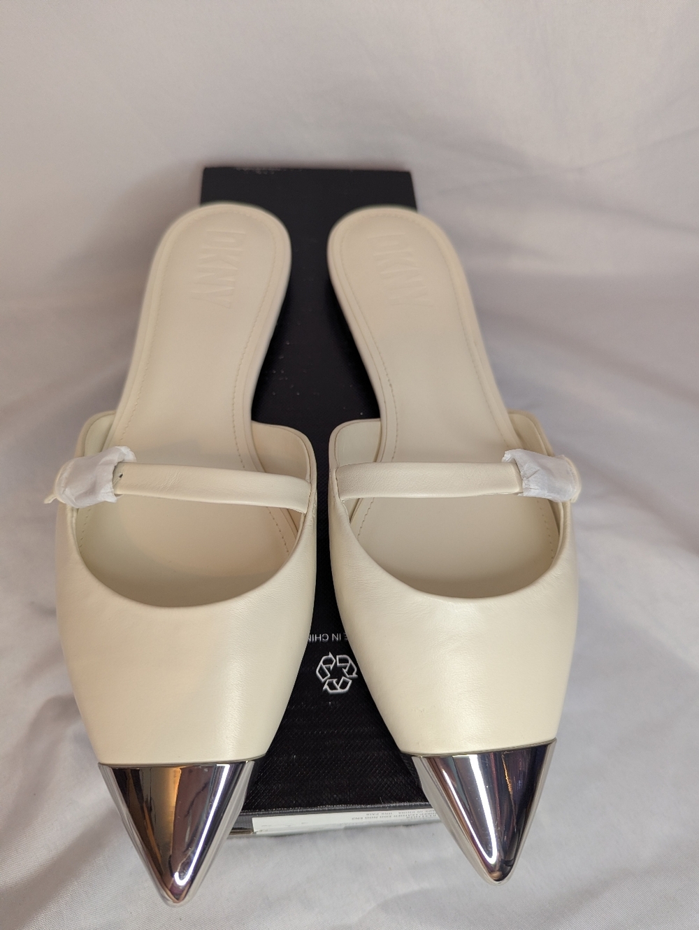 DKNY Vivian Flat Mule Women's Size 9 - NEW - Picture 3 of 10